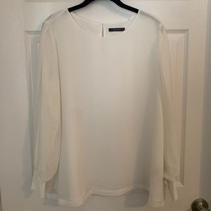 White blouse with lace sleeve